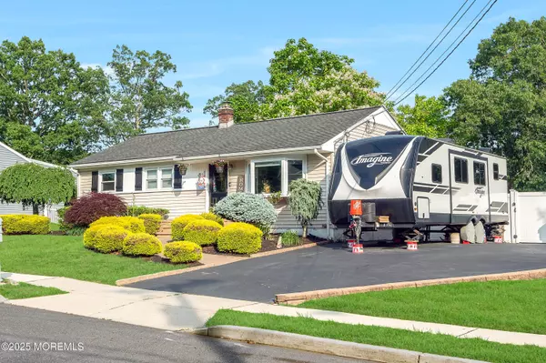Howell, NJ 07731,5 Robert Avenue