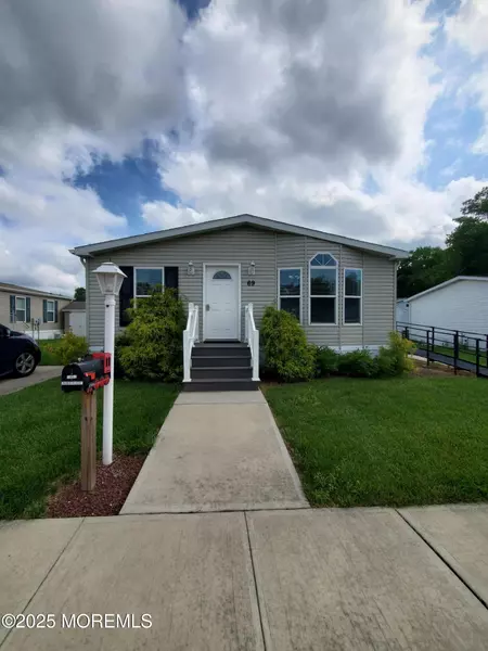 69 Robin Place, Freehold, NJ 07728