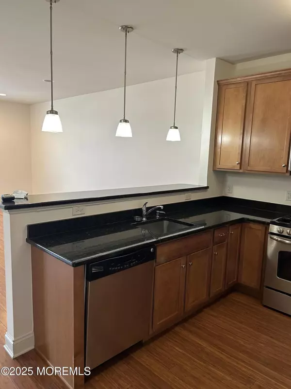 Robbinsville, NJ 08691,2346 Route 33 #205