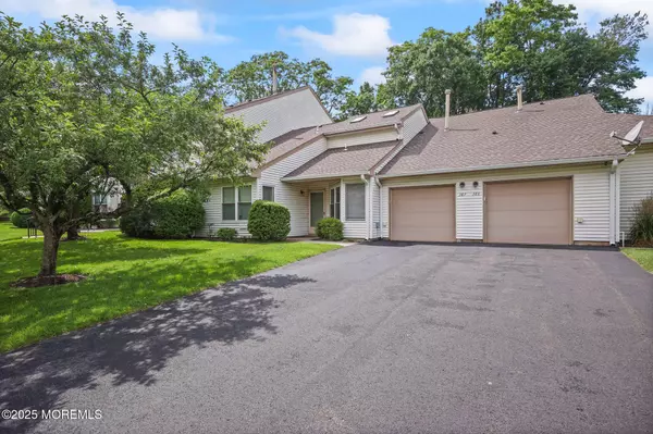 Englishtown, NJ 07726,387 Bayberry Court
