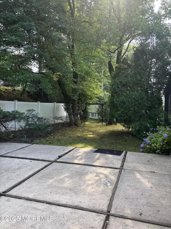 Manalapan, NJ 07726,42 Livingston Lane