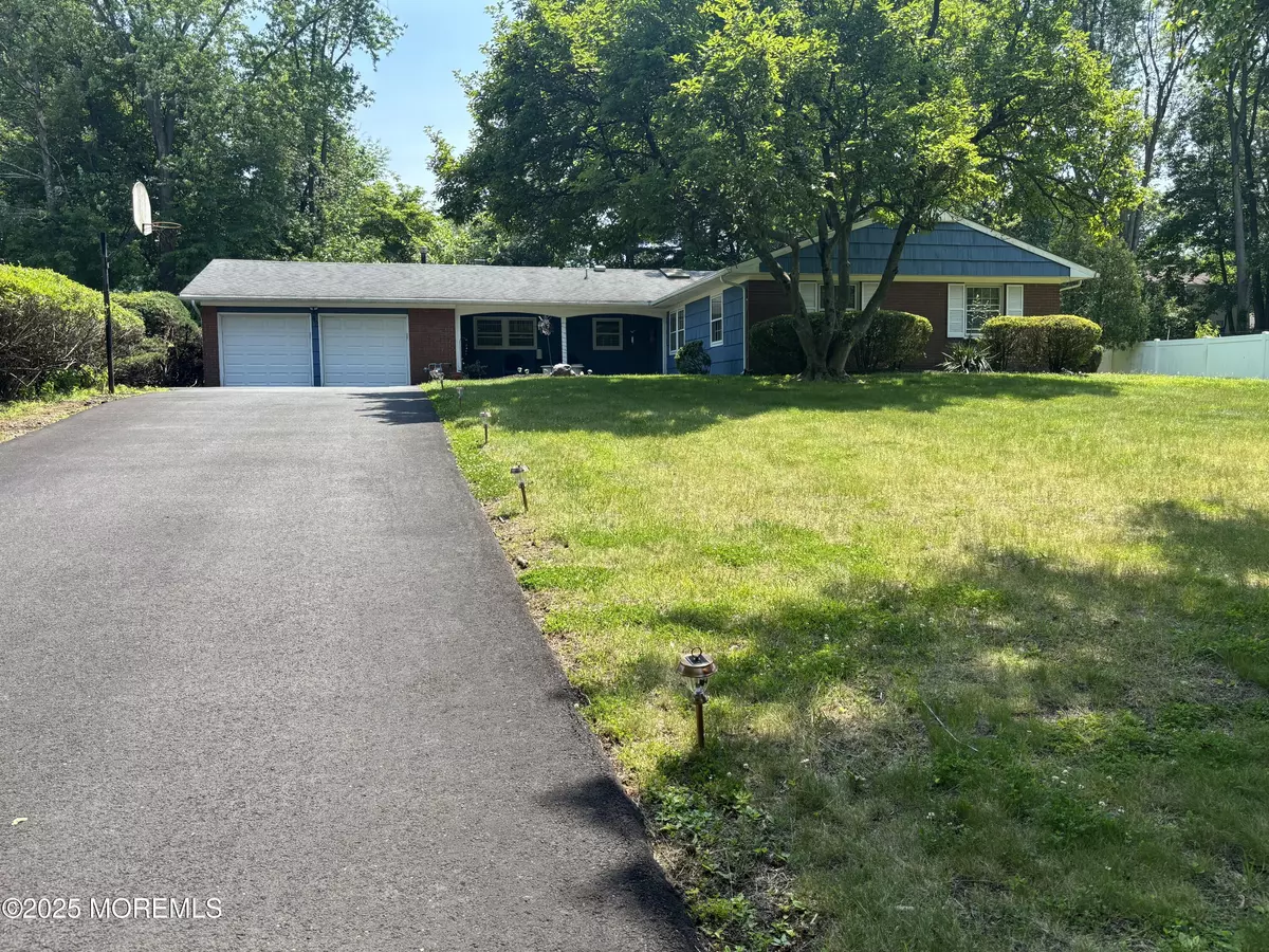 Manalapan, NJ 07726,42 Livingston Lane