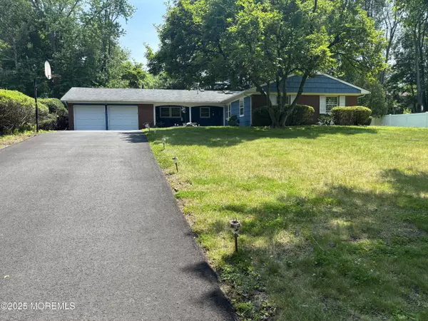 Manalapan, NJ 07726,42 Livingston Lane