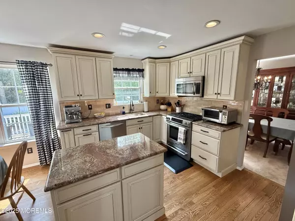Howell, NJ 07731,44 Diamond Lane