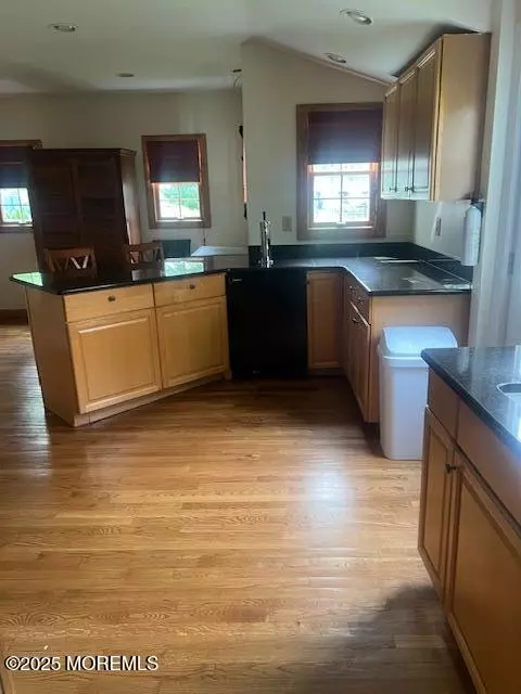 Deal, NJ 07723,8 Roseld Court
