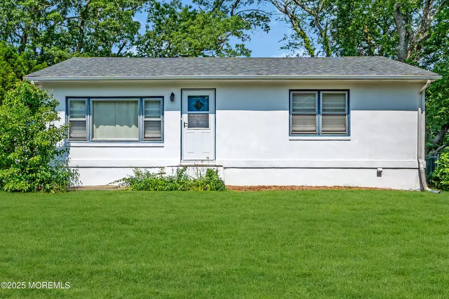 922 Briar Avenue, Toms River, NJ 08753