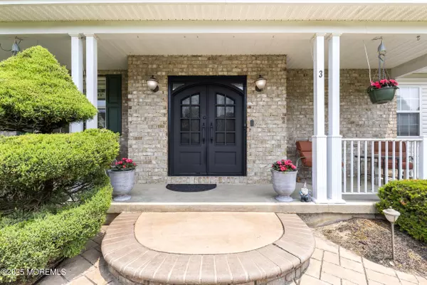 Jackson, NJ 08527,3 Wellesly Court
