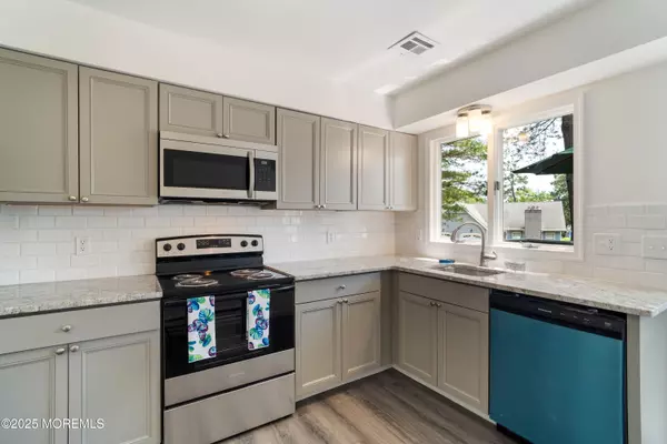 Manahawkin, NJ 08050,19 Cedar Avenue