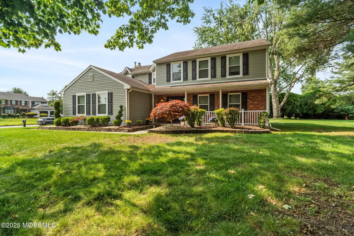 Manalapan, NJ 07726,14 Lincolnshire Drive