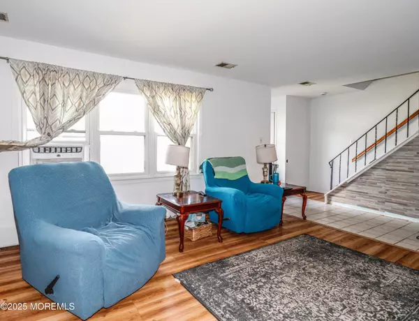 Lanoka Harbor, NJ 08734,611 Pine Street
