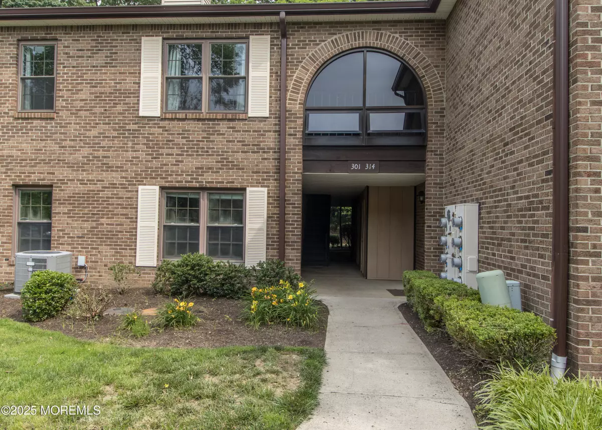 Aberdeen, NJ 07747,304 Wellington Place