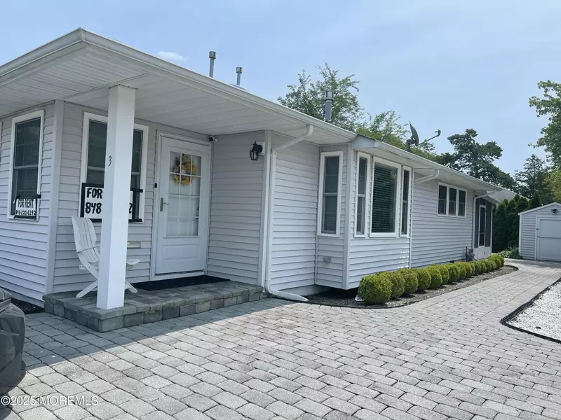 3 Yellowstone Drive, Toms River, NJ 08753