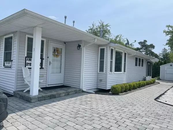 3 Yellowstone Drive, Toms River, NJ 08753