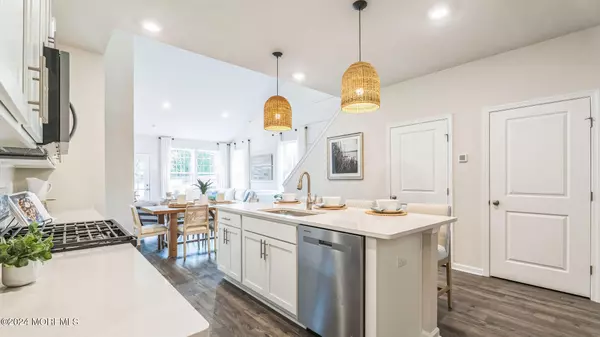 Neptune Township, NJ 07753,14 Victoria Gardens Square