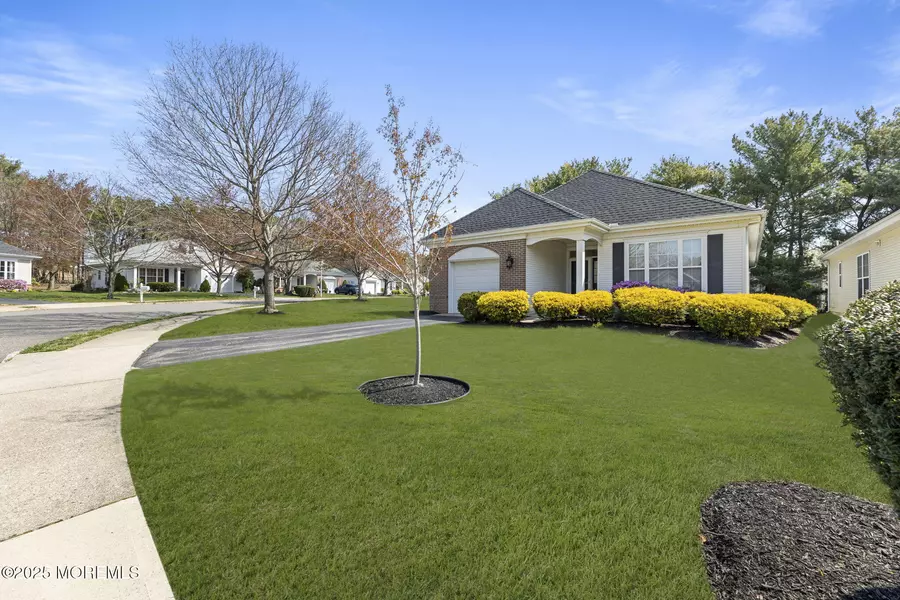 17 Evergreen Springs Drive, Lakewood, NJ 08701