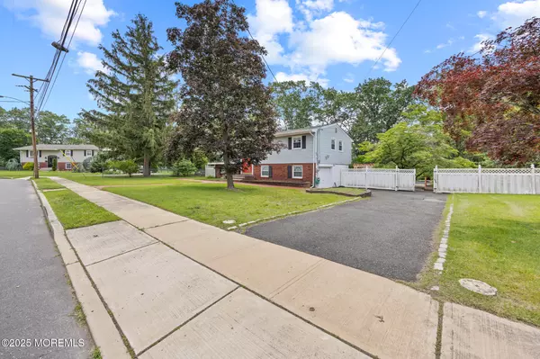 Howell, NJ 07731,117 Greymoor Road