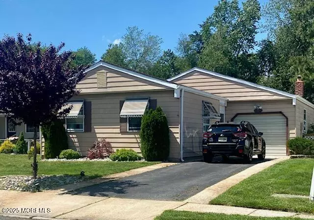 52 Santiago Court, Toms River, NJ 08757