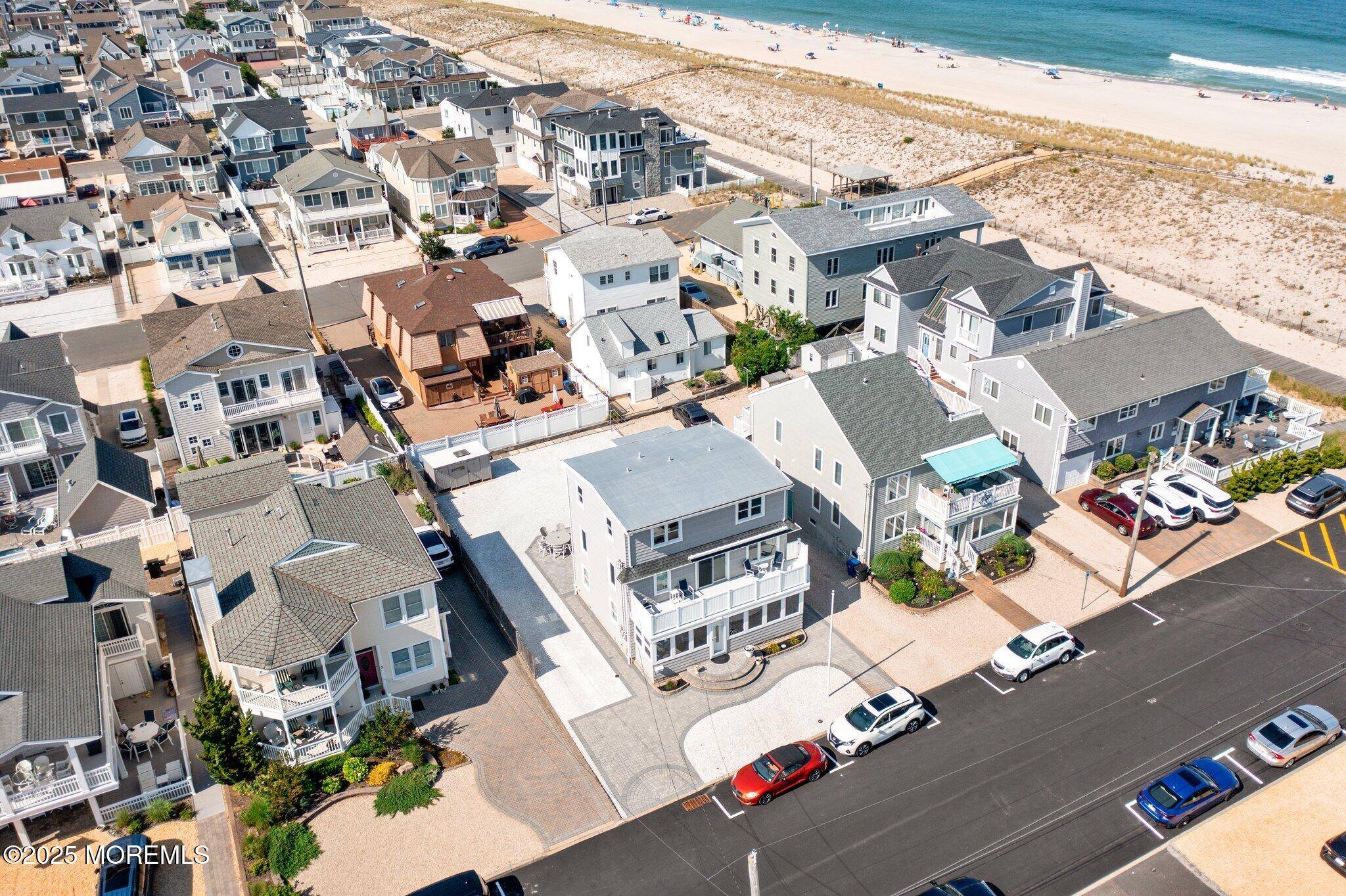 Lavallette, NJ 08735,3 Newark Avenue