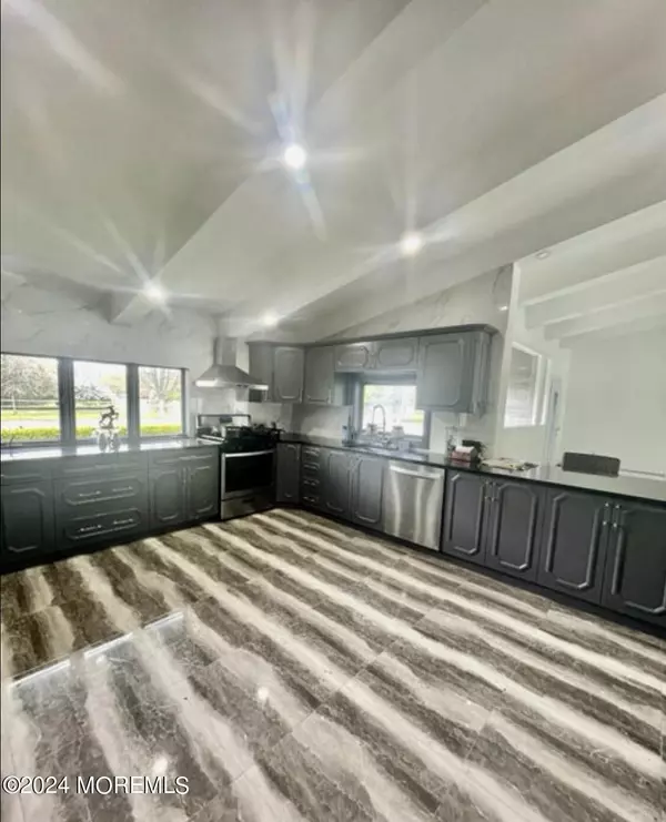 Oakhurst, NJ 07755,512 Deal Road