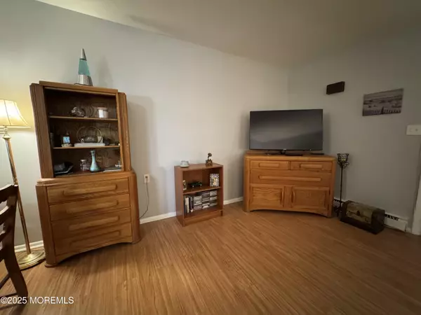 Lakewood, NJ 08701,472 Thornbury Court
