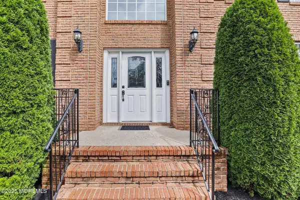 Morganville, NJ 07751,43 Shawnee Way