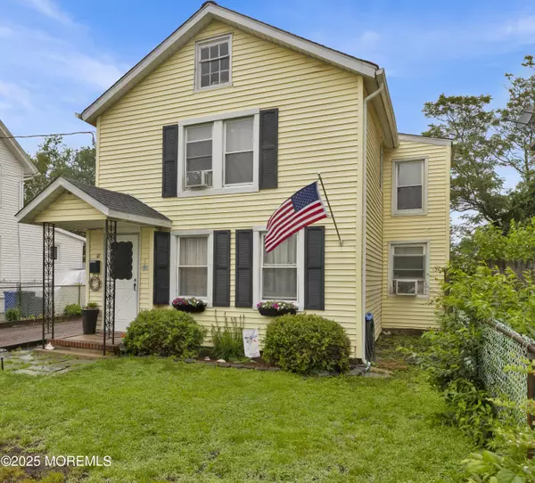 Keyport, NJ 07735,18 Pine Street