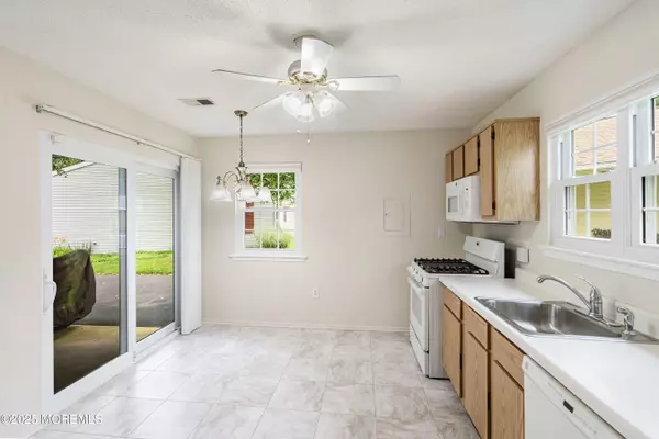 Freehold, NJ 07728,23 Datchet Close #1000