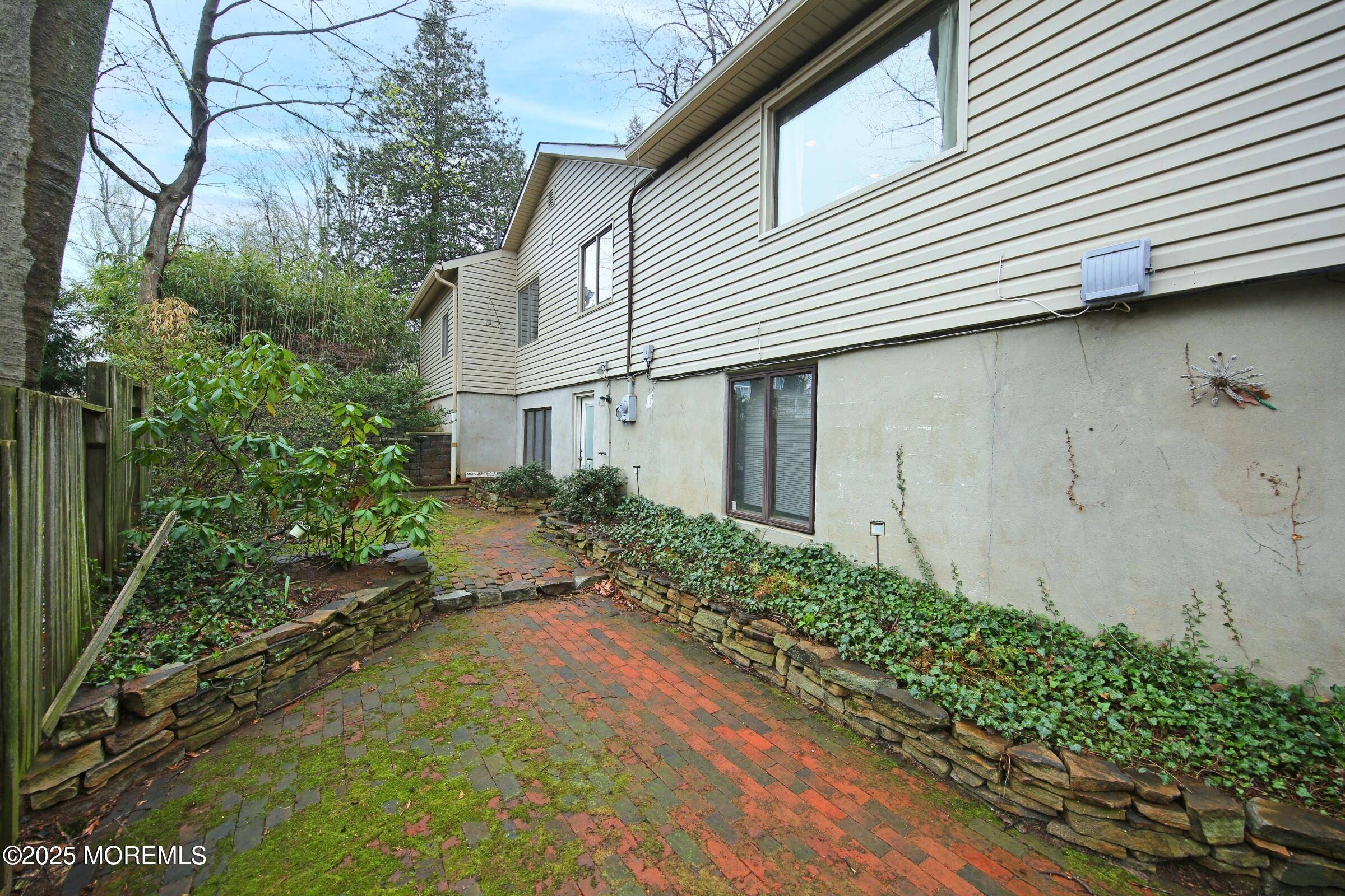 Middletown, NJ 07748,222 Red Hill Road