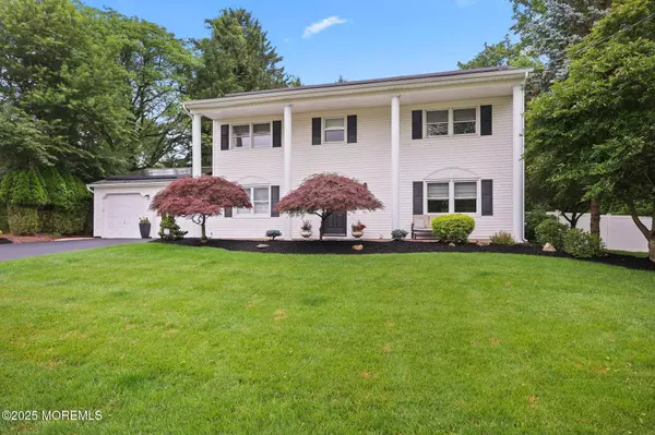 Morganville, NJ 07751,4 Lake Louise Road