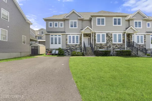 Lakewood, NJ 08701,30 Newwood Hills Avenue