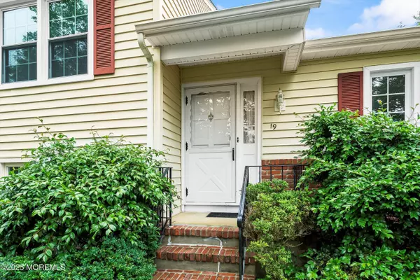 Belford, NJ 07718,19 Galloping Circle