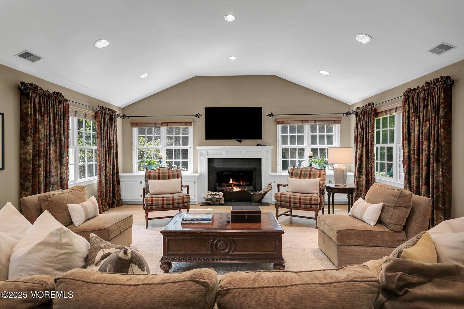 Rumson, NJ 07760,1 Van Circle