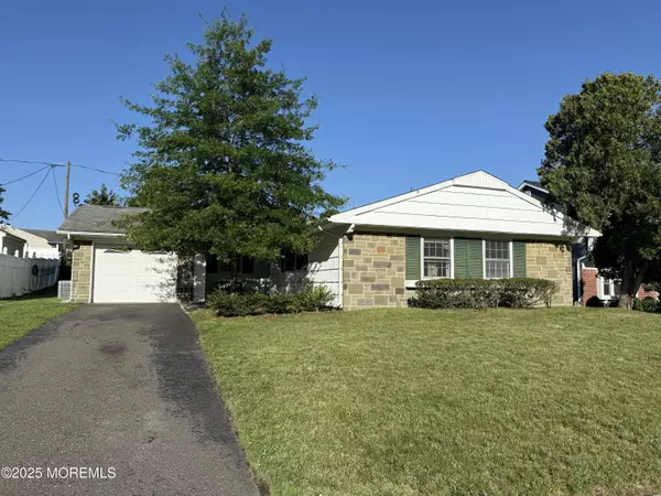 Aberdeen, NJ 07747,19 Courtland Lane