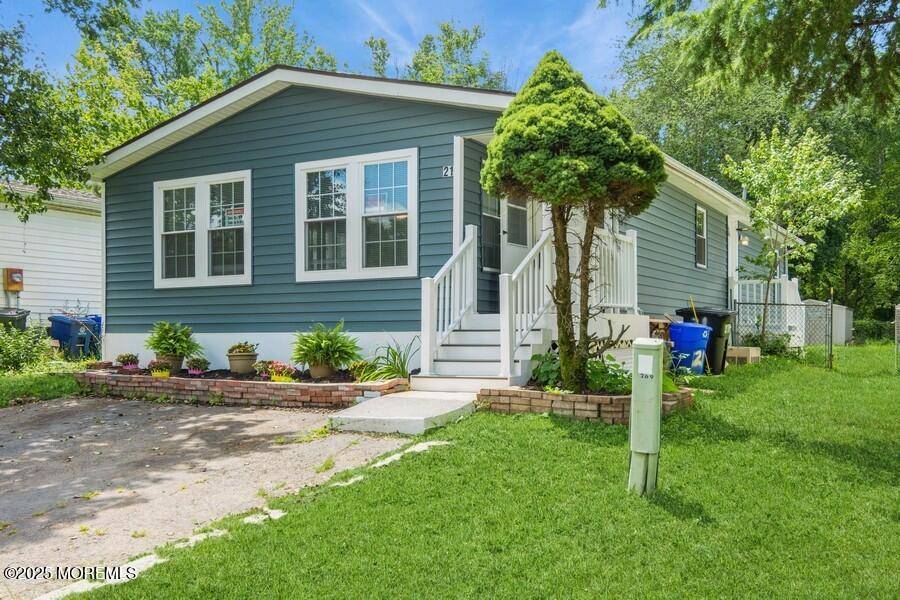 Manalapan, NJ 07726,21 Forest Drive