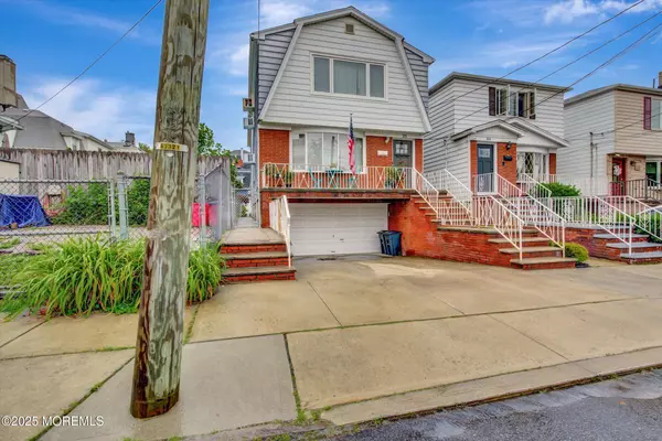 Bayonne, NJ 07002,25 Linden Street