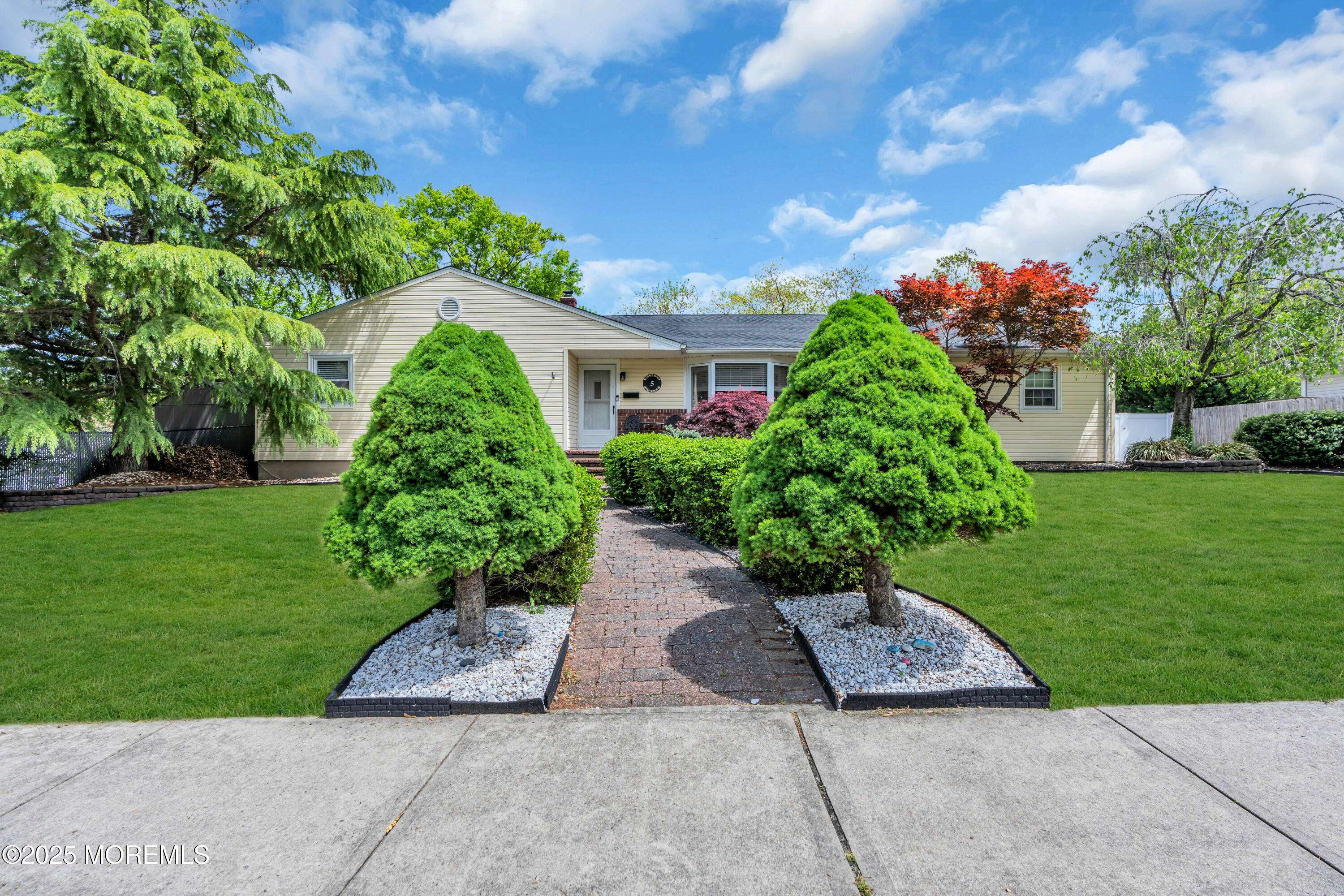 Howell, NJ 07731,5 Westbrook Circle