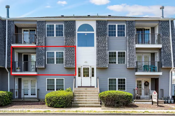 Keansburg, NJ 07734,98 Beachway Avenue #11