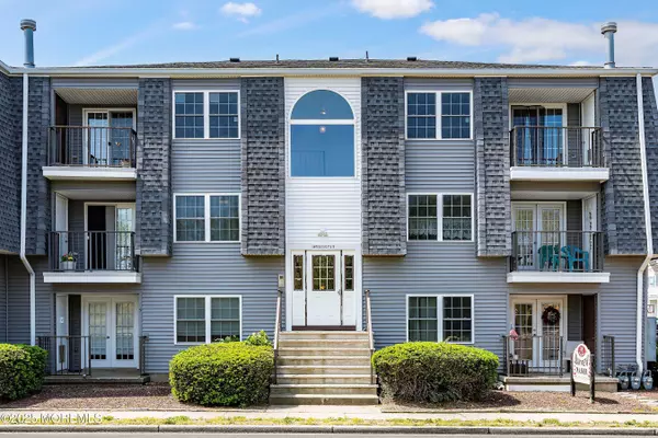 Keansburg, NJ 07734,98 Beachway Avenue #11