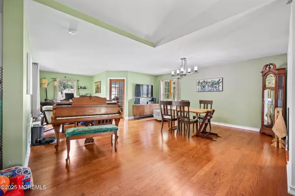 Howell, NJ 07731,104 Starlight Road