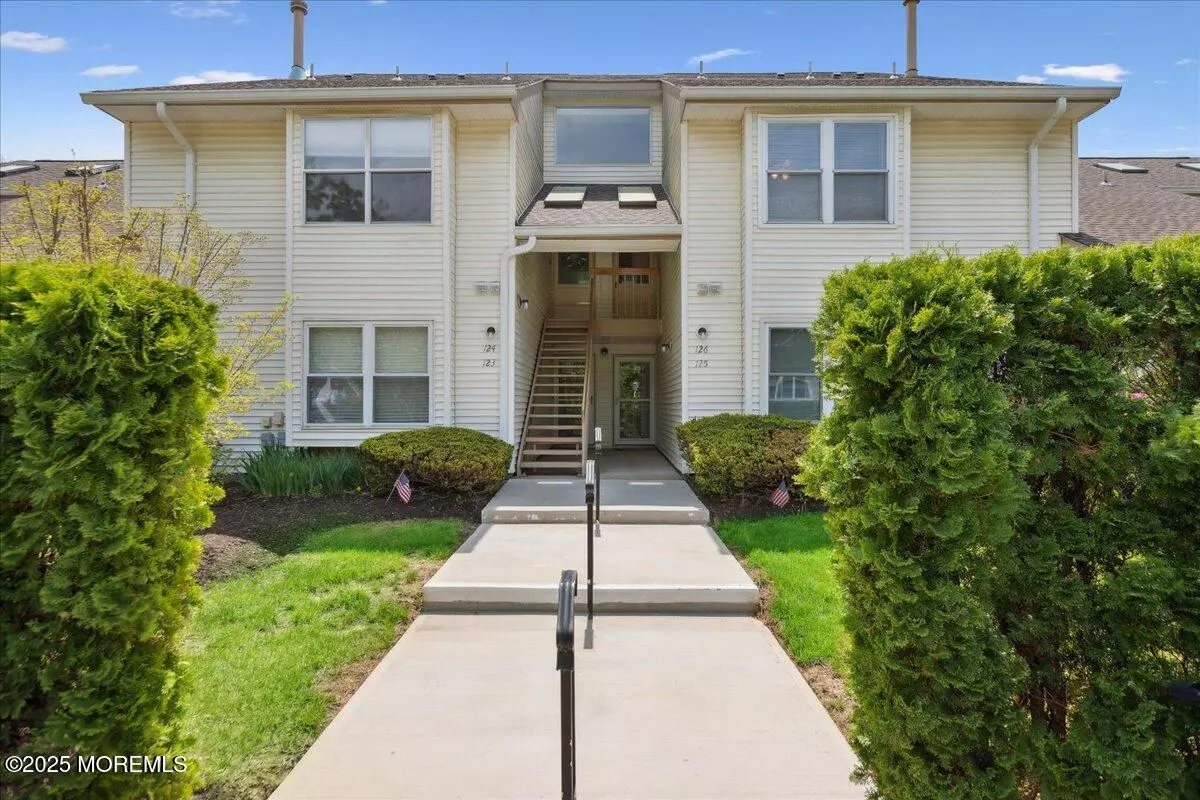 Englishtown, NJ 07726,126 Sunnymede Street