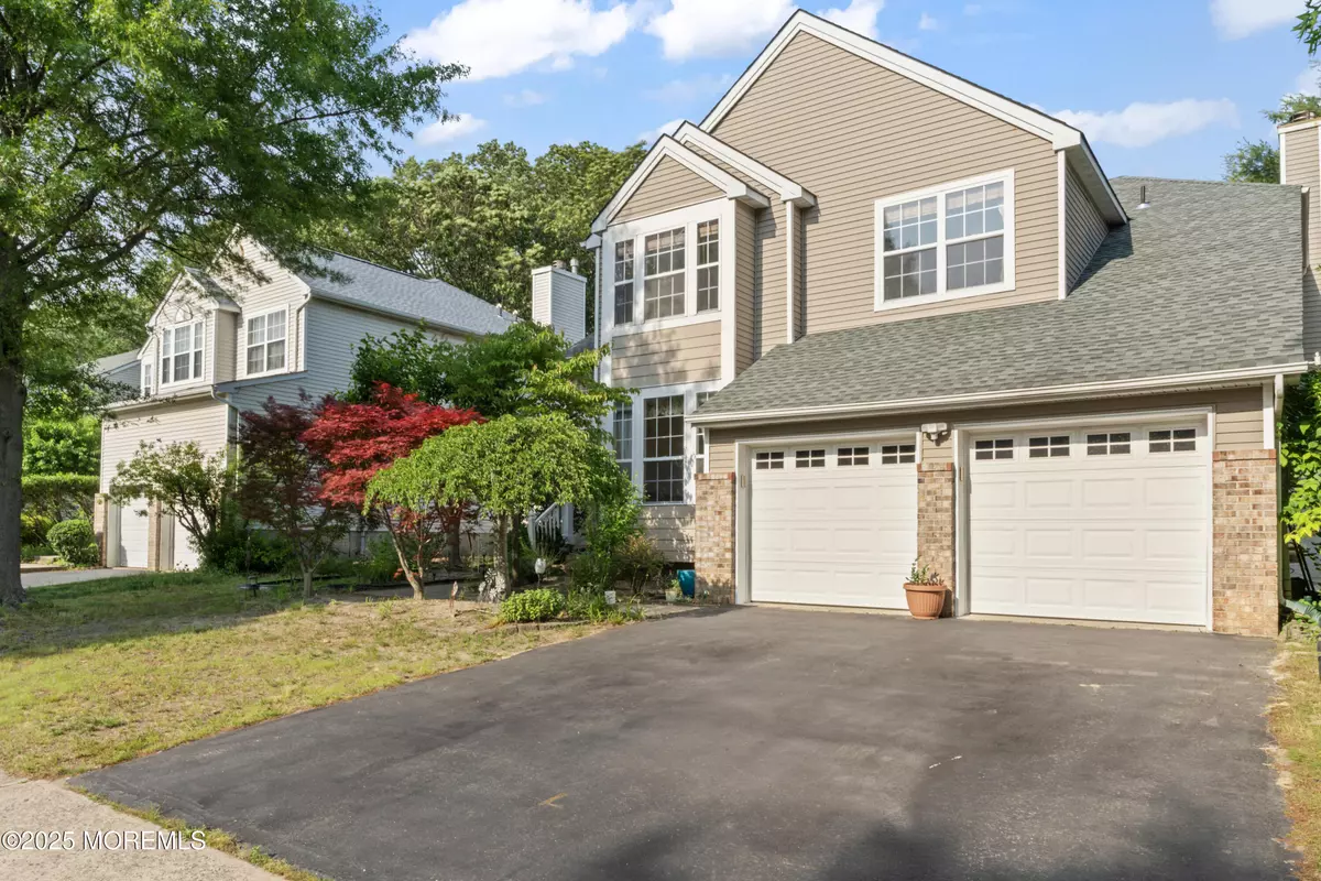 Holmdel, NJ 07733,5 Mulberry Lane
