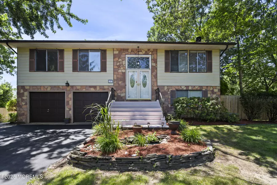 17 Yorkshire Drive, Jackson, NJ 08527