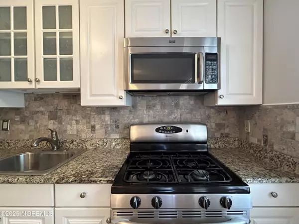 Red Bank, NJ 07701,29 Manor Drive