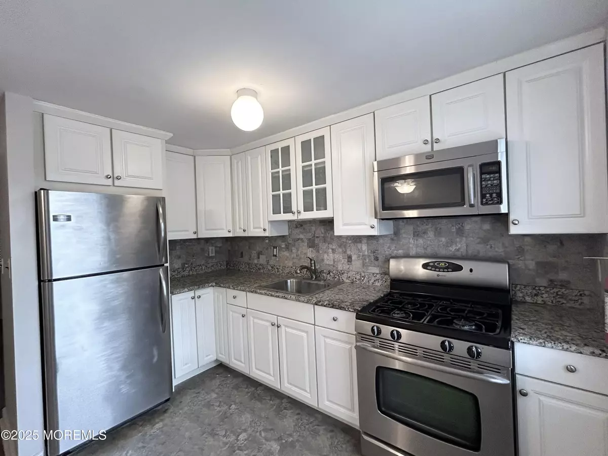 Red Bank, NJ 07701,29 Manor Drive