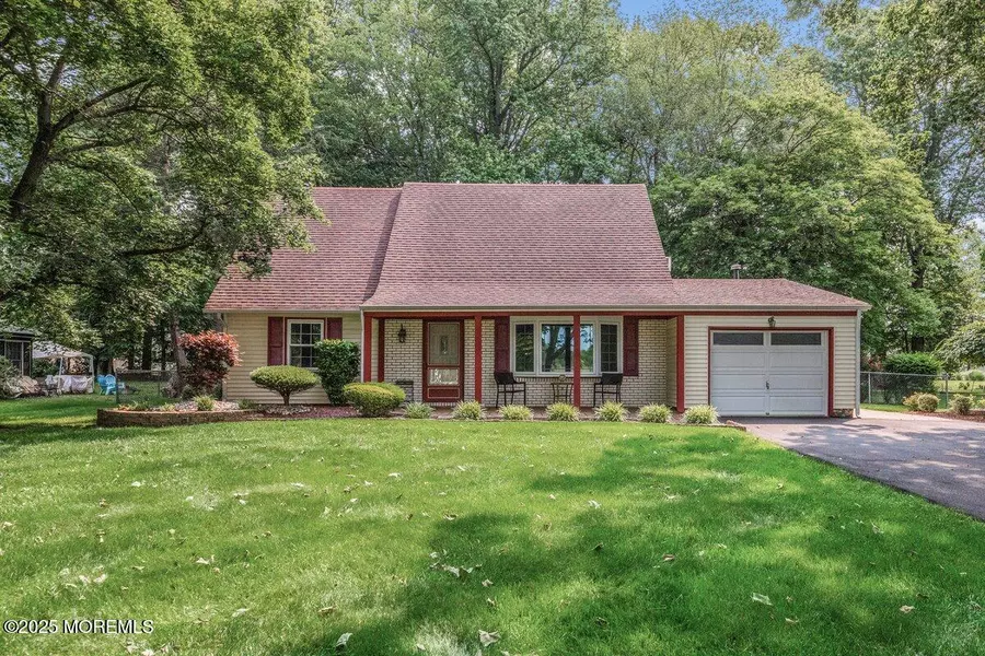 10 Patterson Lane, Manalapan, NJ 07726