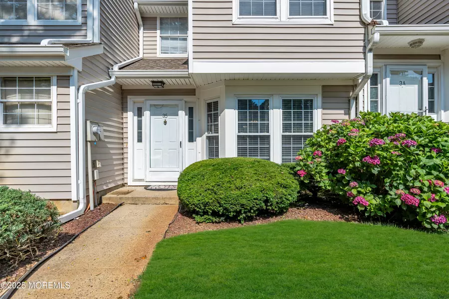 35 Duncan Way, Freehold, NJ 07728