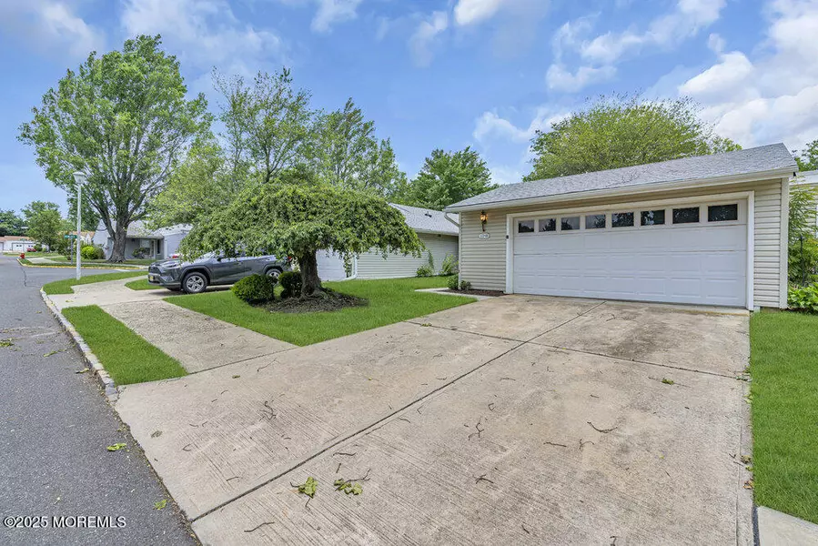 104 Chatham Drive #104B, Monroe, NJ 08831