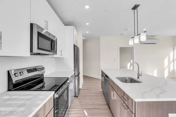 Keansburg, NJ 07734,19 Carr Avenue #219