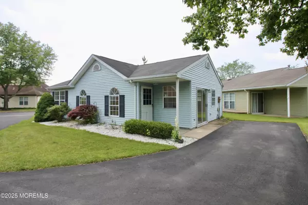 Freehold, NJ 07728,32 Carnaby Close