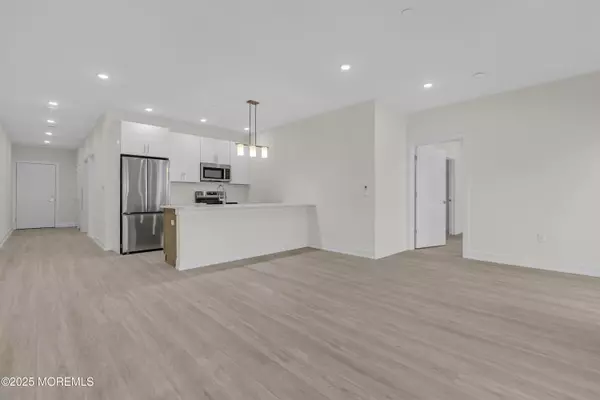 Keansburg, NJ 07734,19 Carr Avenue #211